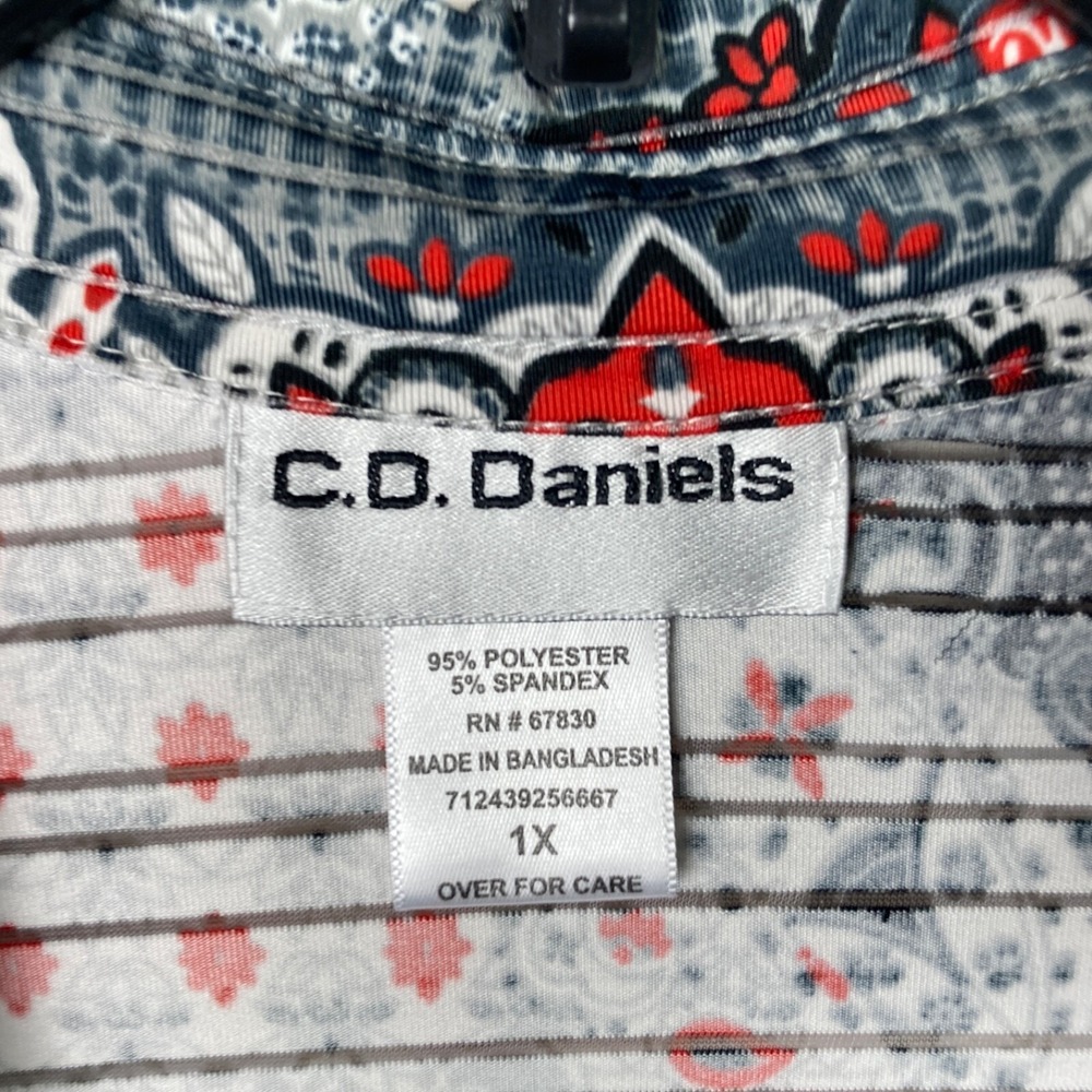 CD Daniels Top Women 1X Gray Red Mandala Print Blouse Knit Henley Collar Stretch - Picture 3 of 6
